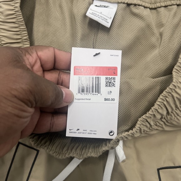 Nike Men's Sportswear Woven Flow Athletic Shorts Tan And Black Large FJ1653-247 - Picture 4 of 7